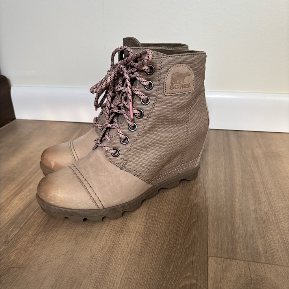 Sorel Women's Tan Lace-Up Wedges